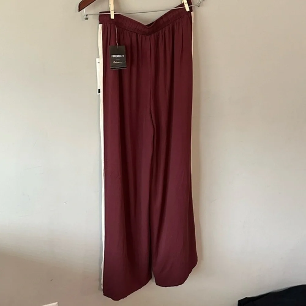 NWT Forever 21 rust colored with stripes down the side trackpants large